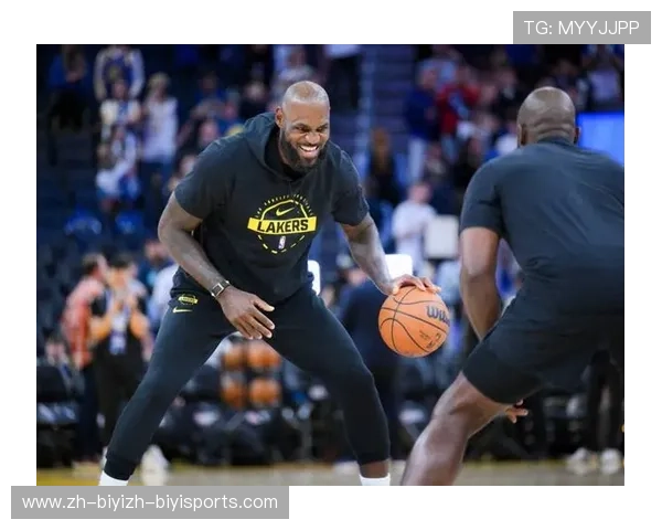 NBA焦点战詹姆斯关键突破上篮助湖人险胜爵士